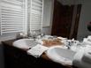 Chambre et table dhtes le Roc sur lOrbieu - Hotel