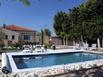 Holiday Home Entre Luberon Et Avignon Islesurla Sorgue - Hotel