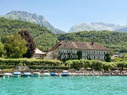  - Hotel