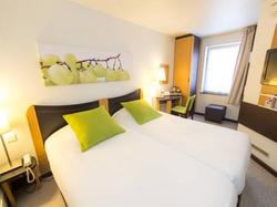  - Hotel